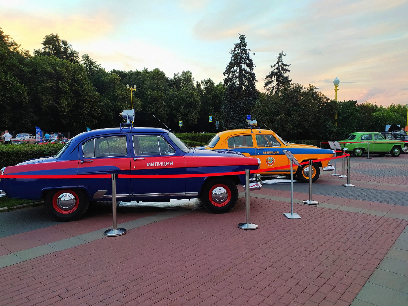 Разные фотографии; Техника на постаментах, памятники, музеи