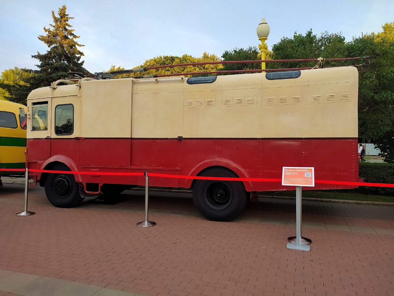 Разные фотографии; Техника на постаментах, памятники, музеи