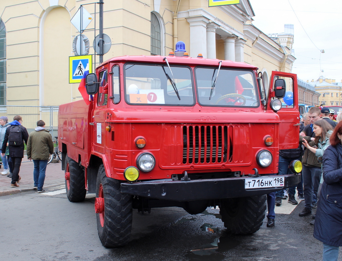 Санкт-Петербург, АЦ-30(66)-184 № Т 716 НК 198; Техника на постаментах, памятники, музеи